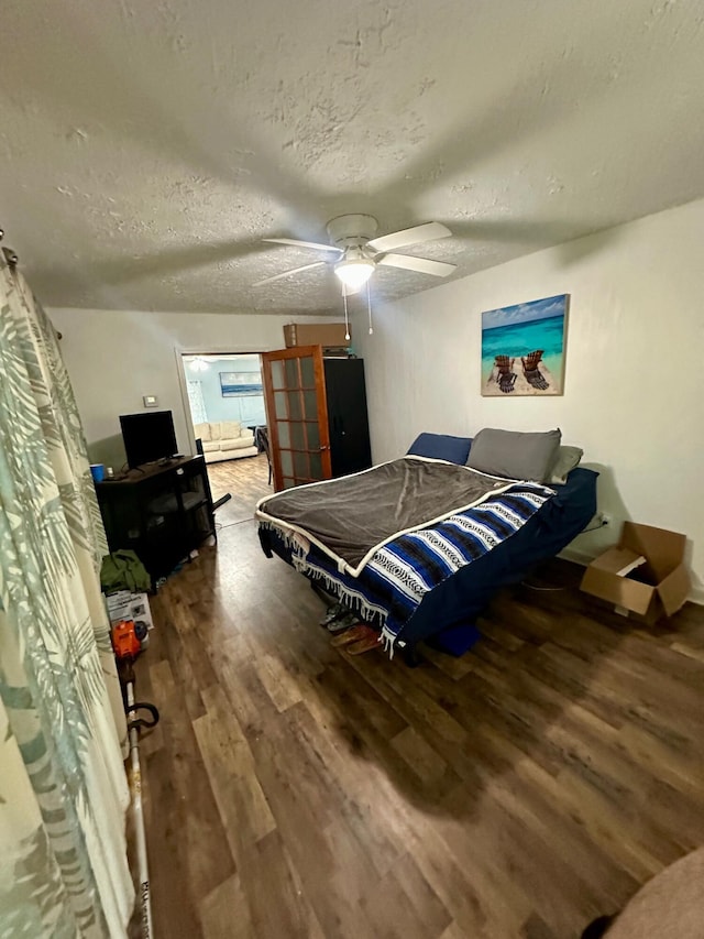 449 Johns Rd, Jabez, KY 42544 - bedroom featuring wood finished floors, ceiling fan, and a textured ceiling