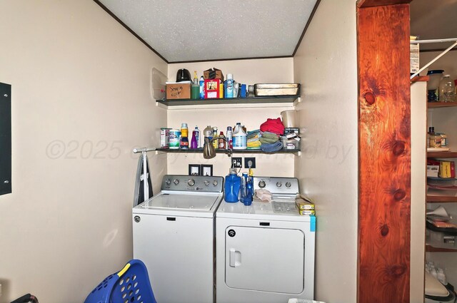 6005 Gainsborough Rd, Amarillo, TX 79106 - laundry area with washing machine and dryer