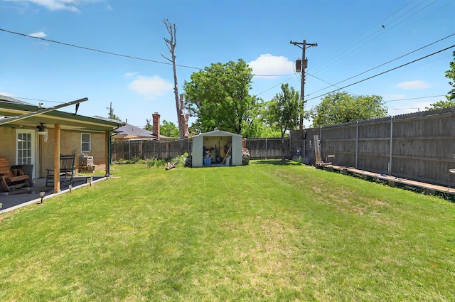 6005 Gainsborough Rd, Amarillo, TX 79106 - view of yard featuring a ceiling fan and a patio