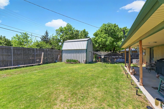 6005 Gainsborough Rd, Amarillo, TX 79106 - view of yard with a patio