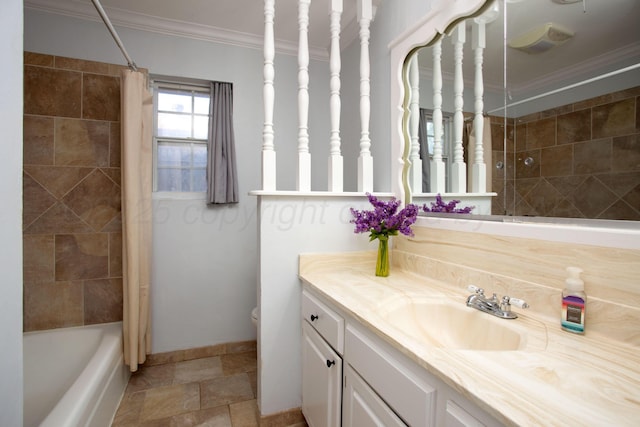 3925 Gatewood St, Amarillo, TX 79109 - full bath with crown molding, shower / tub combo with curtain, vanity, toilet, and baseboards