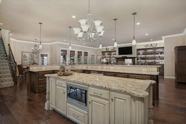 7908 London Ct, Amarillo, TX 79119 - kitchen with an inviting chandelier, recessed lighting, built in microwave, and a large island