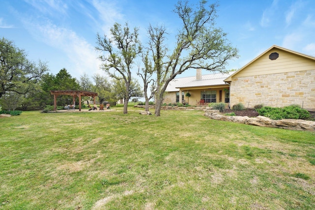 view of yard with a pergola