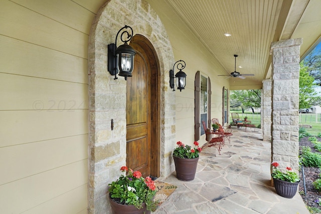 doorway to property with covered porch and ceiling fan