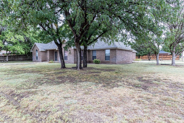 view of front of house with a front lawn