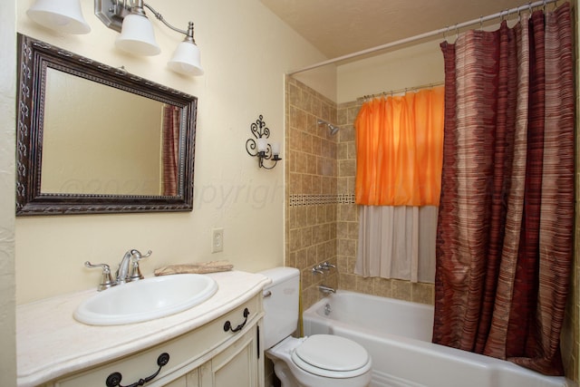 3115 Palm St, Amarillo, TX 79107 - full bath with shower / bath combo with shower curtain, toilet, and vanity