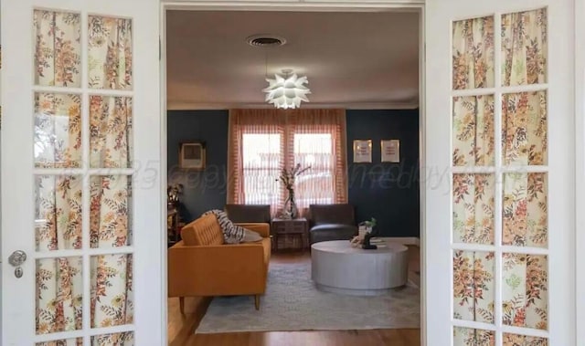2404 S Harrison St, Amarillo, TX 79109 - sitting room featuring wood finished floors
