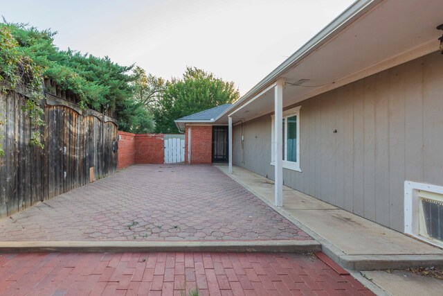 1218 N Charles St, Pampa, TX 79065 - view of patio / terrace featuring a gate