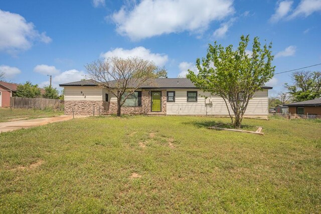 912 W Bonita Ave, Amarillo, TX 79108 - single story home with a front lawn, fence, stone siding, and concrete driveway