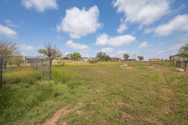 912 W Bonita Ave, Amarillo, TX 79108 - view of yard featuring fence