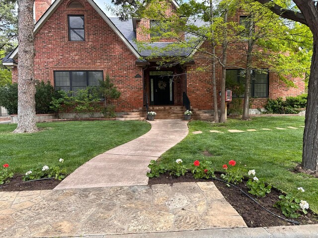 view of front of home with a front yard