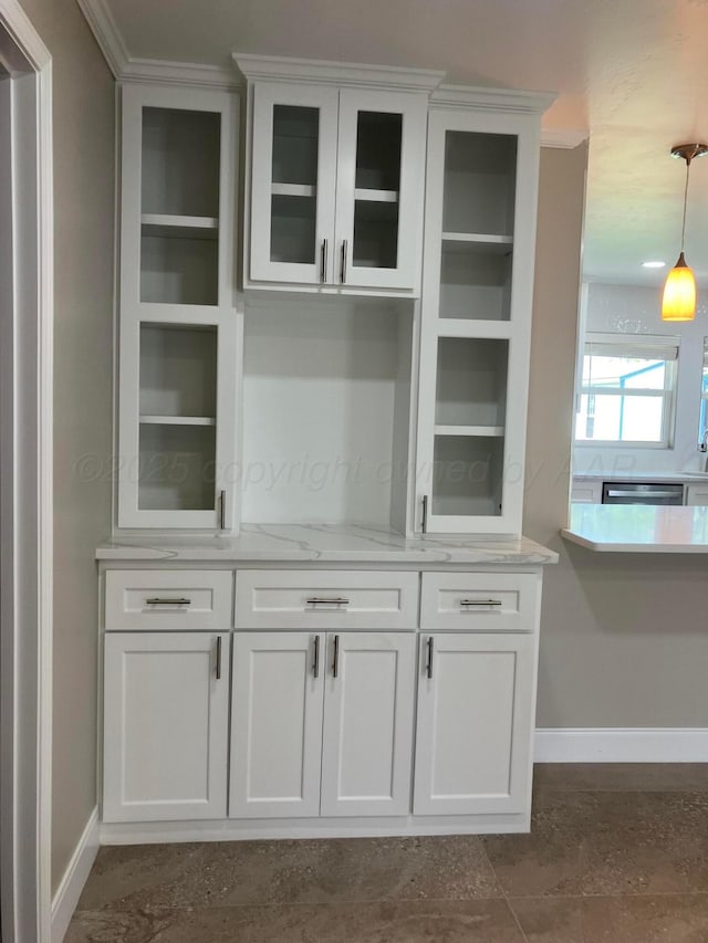 3704 Westlawn Ave, Amarillo, TX 79102 - detailed view of ornamental molding and stainless steel dishwasher