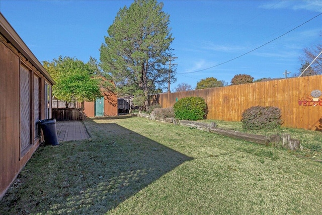 view of yard with a shed