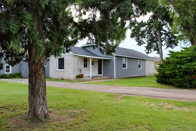 1105 Main St, Panhandle, TX 79068 - view of front of property with a front yard and dirt driveway