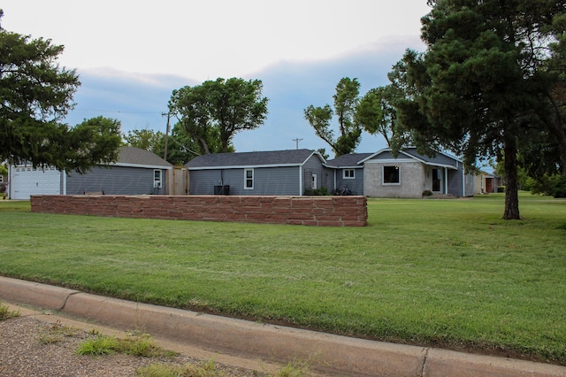 1105 Main St, Panhandle, TX 79068 - view of front of home featuring a front yard