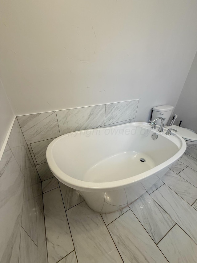 1105 Main St, Panhandle, TX 79068 - bathroom featuring a soaking tub