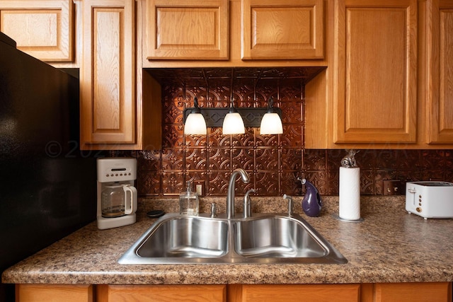 kitchen with backsplash and sink