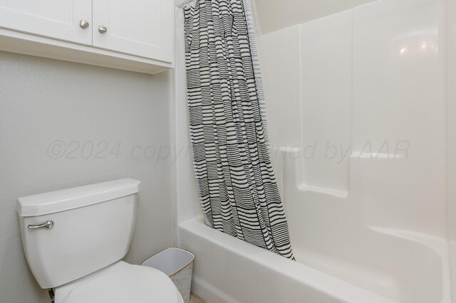 3005 Portland Ave, Amarillo, TX 79118 - full bath with toilet and shower / tub combo with curtain