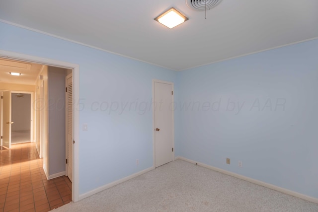 carpeted empty room with baseboards and visible vents