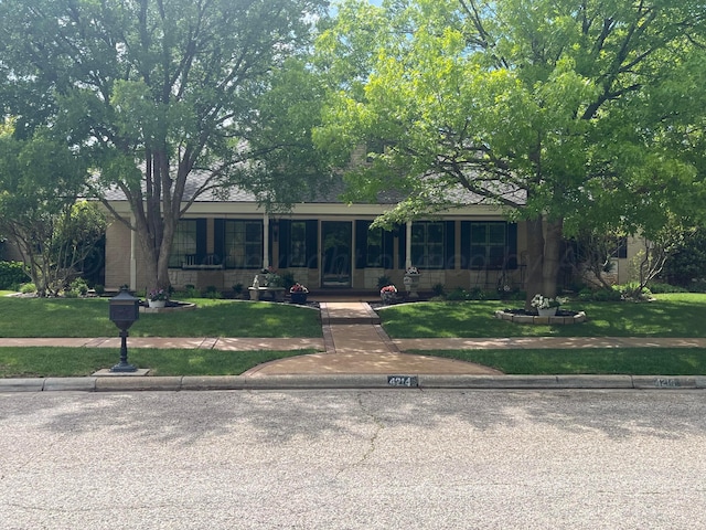 4214 Roxton Dr, Amarillo, TX 79109 - view of front of home with a front yard