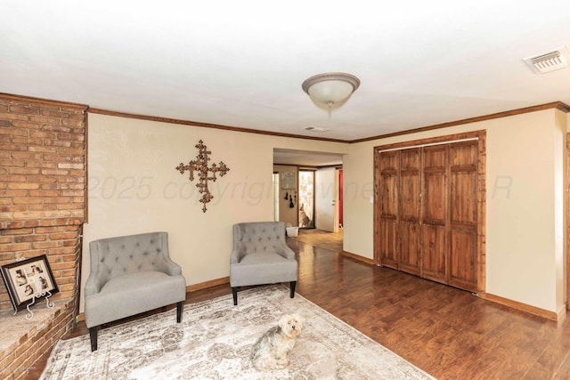 830 Burnett St, Miami, TX 79059 - sitting room with baseboards, visible vents, ornamental molding, and wood finished floors