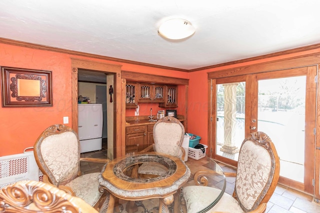 830 Burnett St, Miami, TX 79059 - dining area featuring ornamental molding, indoor wet bar, washer / dryer, and baseboards
