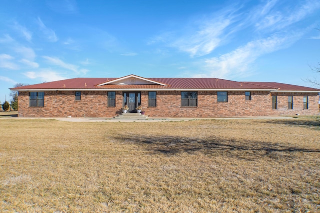 view of front of property featuring brick siding and a front yard