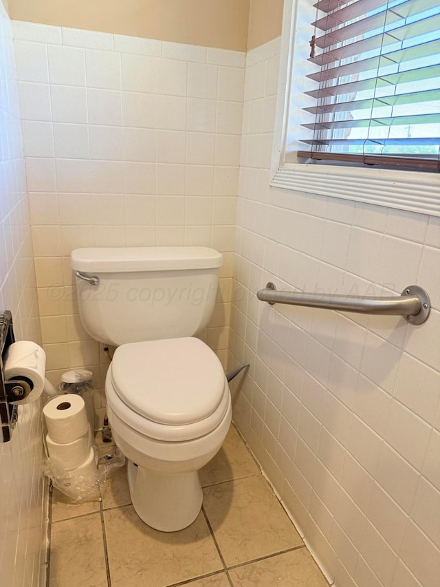 715 Ave P, Sunray, TX 79086 - bathroom featuring tile walls, tile patterned floors, and toilet