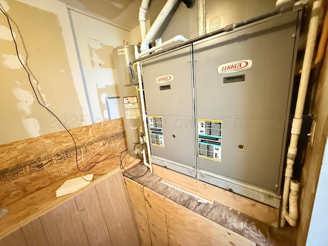 715 Ave P, Sunray, TX 79086 - utilities featuring water heater and heating unit