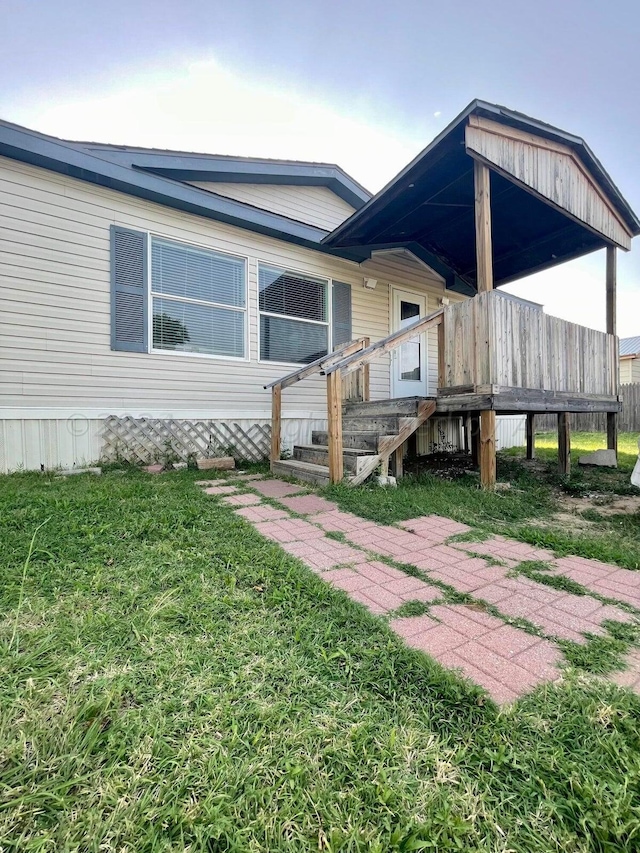 view of front of property with a front lawn