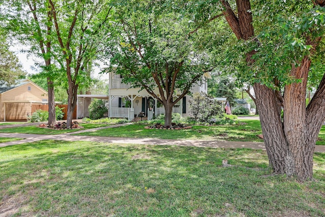 view of front of property featuring a porch and a front lawn