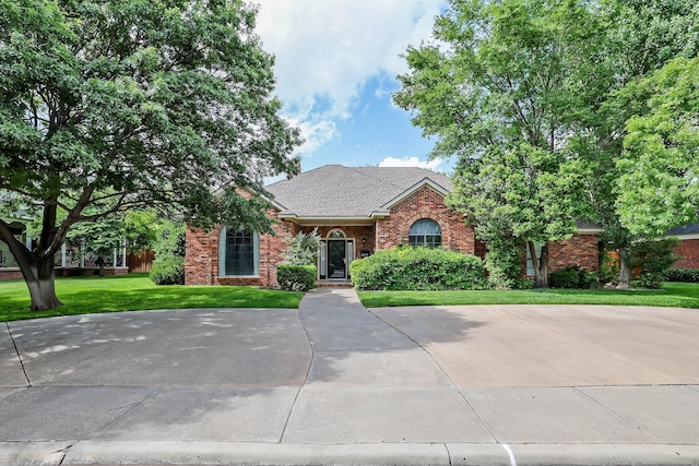 2604 Hawthorne Dr, Amarillo, TX 79109 - view of front of house with a front lawn and brick siding