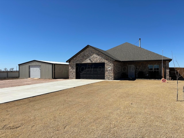 view of front facade with fence and driveway
