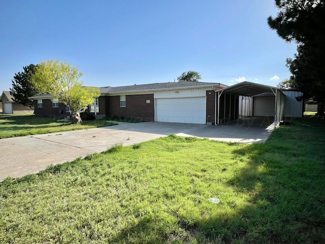 view of front facade featuring a front yard, a garage, and a carport