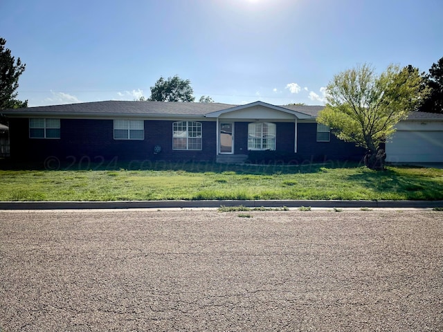 single story home with a front yard