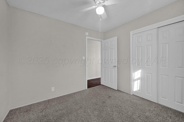 unfurnished bedroom with carpet floors, ceiling fan, and a closet