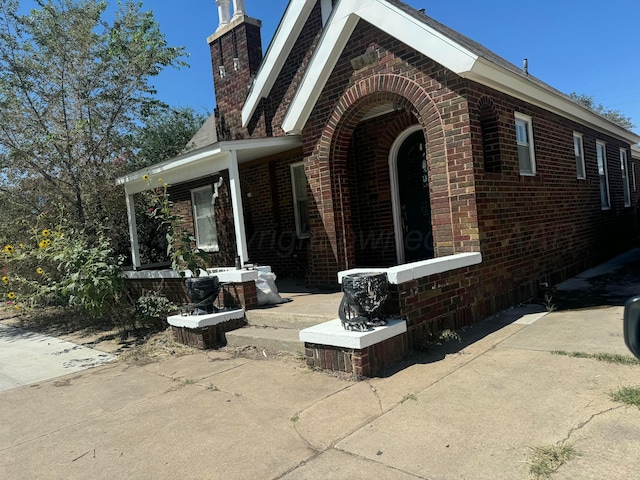 view of front of property with covered porch