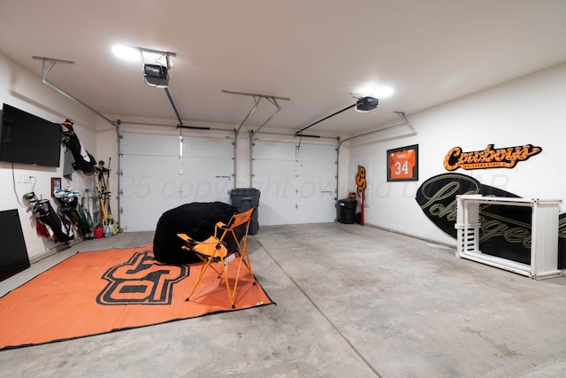 4410 N Rocking Chair Ln, Amarillo, TX 79124 - garage featuring a garage door opener