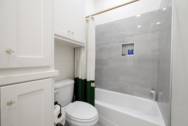 4410 N Rocking Chair Ln, Amarillo, TX 79124 - full bathroom featuring toilet and shower / bathtub combination with curtain