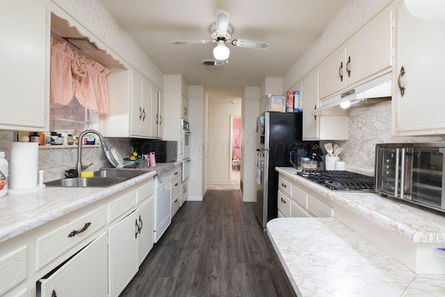 kitchen featuring sink, white cabinets, stainless steel appliances, and tasteful backsplash