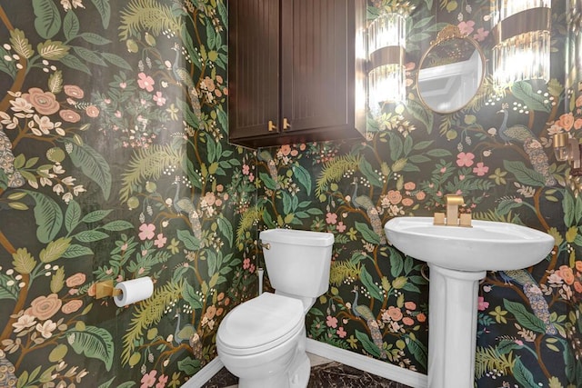 6007 Riley Elizabeth Dr, Amarillo, TX 79119 - bathroom with baseboards, toilet, wallpapered walls, and marble finish floor