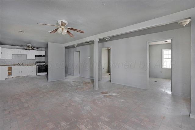 507 N Taylor St, Amarillo, TX 79107 - unfurnished living room featuring ceiling fan