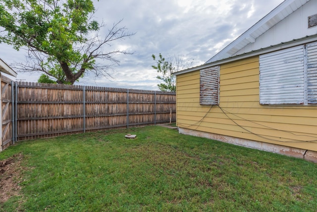 1600 S Hughes St, Amarillo, TX 79102 - view of yard