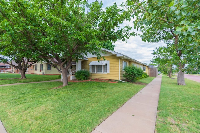 1600 S Hughes St, Amarillo, TX 79102 - view of front of house with a front yard