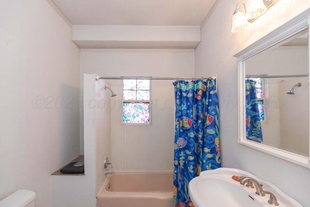 1600 S Hughes St, Amarillo, TX 79102 - full bath with shower / tub combo with curtain, toilet, and a sink