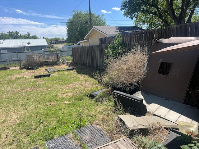 104 Peiffer St, Borger, TX 79007 - view of yard featuring a fenced backyard