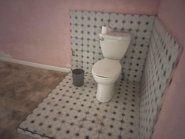 104 Peiffer St, Borger, TX 79007 - bathroom with toilet and baseboards