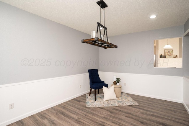 1301 Clyde St, Amarillo, TX 79106 - unfurnished room with wood finished floors, a textured ceiling, and recessed lighting