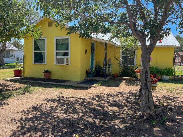 504 E 4th St, Panhandle, TX 79068 - photo 1