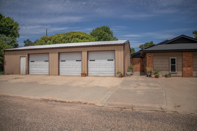 301 Maple Ave, Panhandle, TX 79068 - view of detached garage